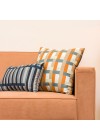 capa-de-almofada-plaid-azul-claro-ambientado-zoom 