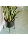 conjunto-suporte-bem-te-vi-e-cachepot-aluminio-com-aba-preto-ambientado-visto-de-cima