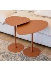 conjunto-de-2-mesas-laterais-organicas-terracota-ambientado