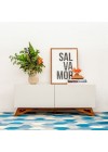 poster-salvamor-ambientado-em-cima-do-rack 