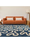 tapete giz azul junto com sofa nalu terracota da muma