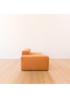 sofa-urbano-terracota-ambientado-vista-lateral-com-braco