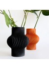 vaso-onda-1-preto-e-terracota-ambientado 