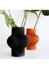 vaso-onda-1-preto-e-terracota-ambientado 
