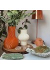 vaso-onda-2-ambientado-terracota-e-vaso-onda-1-perola 