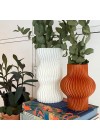 vaso-onda-3-perola-vaso-onda-1-terracota-ambientado