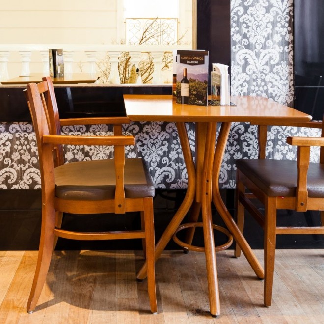 mesa-de-jantar-quadrada-carpenter
